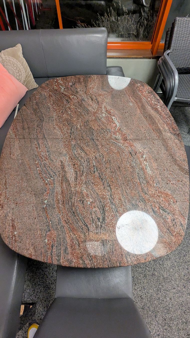 Tavoli: Marmortisch mit Sofa – Usato da Arbon venduto da nolodon 1