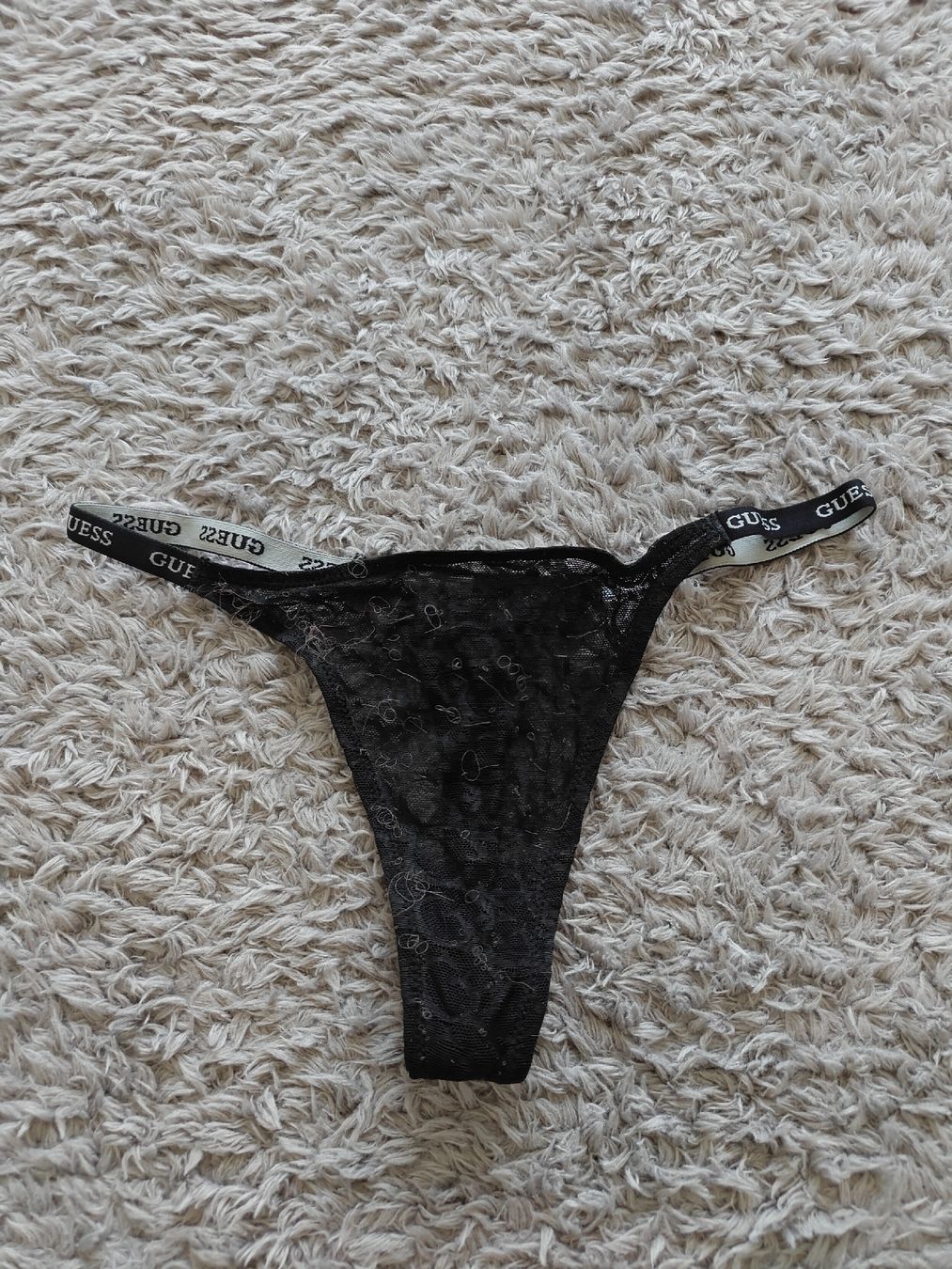 Guess Autres dessous: Guess String Tanga – Défectueux à Pieterlen par Saemelili