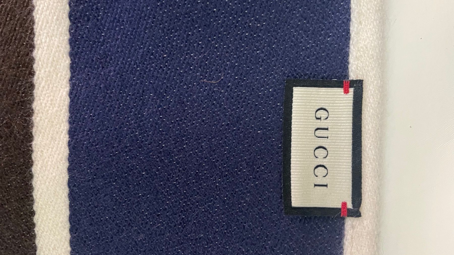 Gucci Schals: Gucci Schal – Neu und originalverpackt aus Lachen SZ von HelvetiaLuxury 4