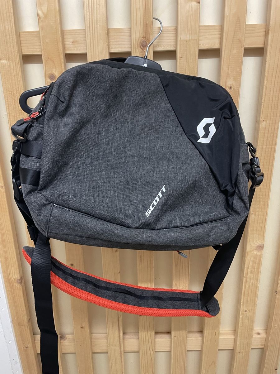 Scott Borse: Scott Messenger bag – Usato da La Tour-de-Trême venduto da jul_l8fs