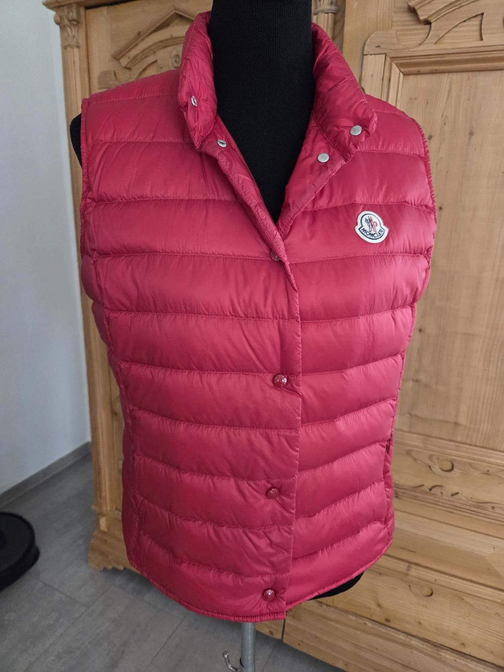 Moncler Gilets & Westen: Moncler, Gilet, Weste – Neu (gemäss Beschreibung) aus Wiesendangen von Sinhuk