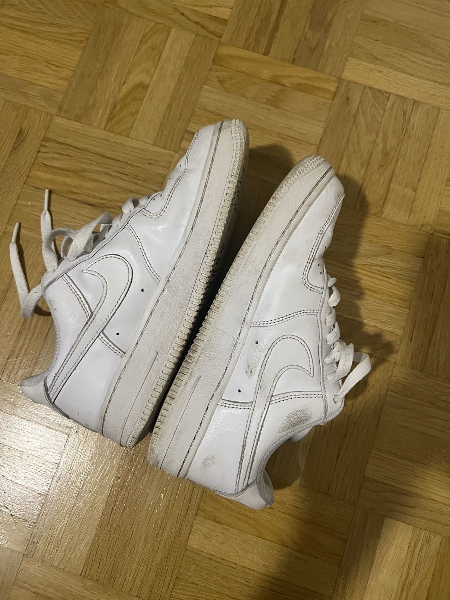 Nike Scarpe da uomo: Klassische Nike Air Force 1 - Grösse 37.5 – Usato da Rubigen venduto da mil_98vx 4