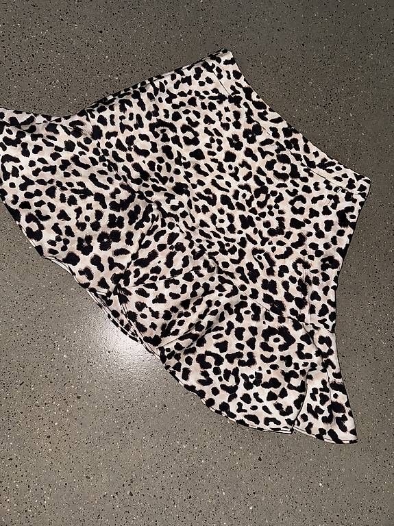 Gonne: Rock leoprint satin optik gr. 38 – Usato da Dierikon venduto da san_9tc9