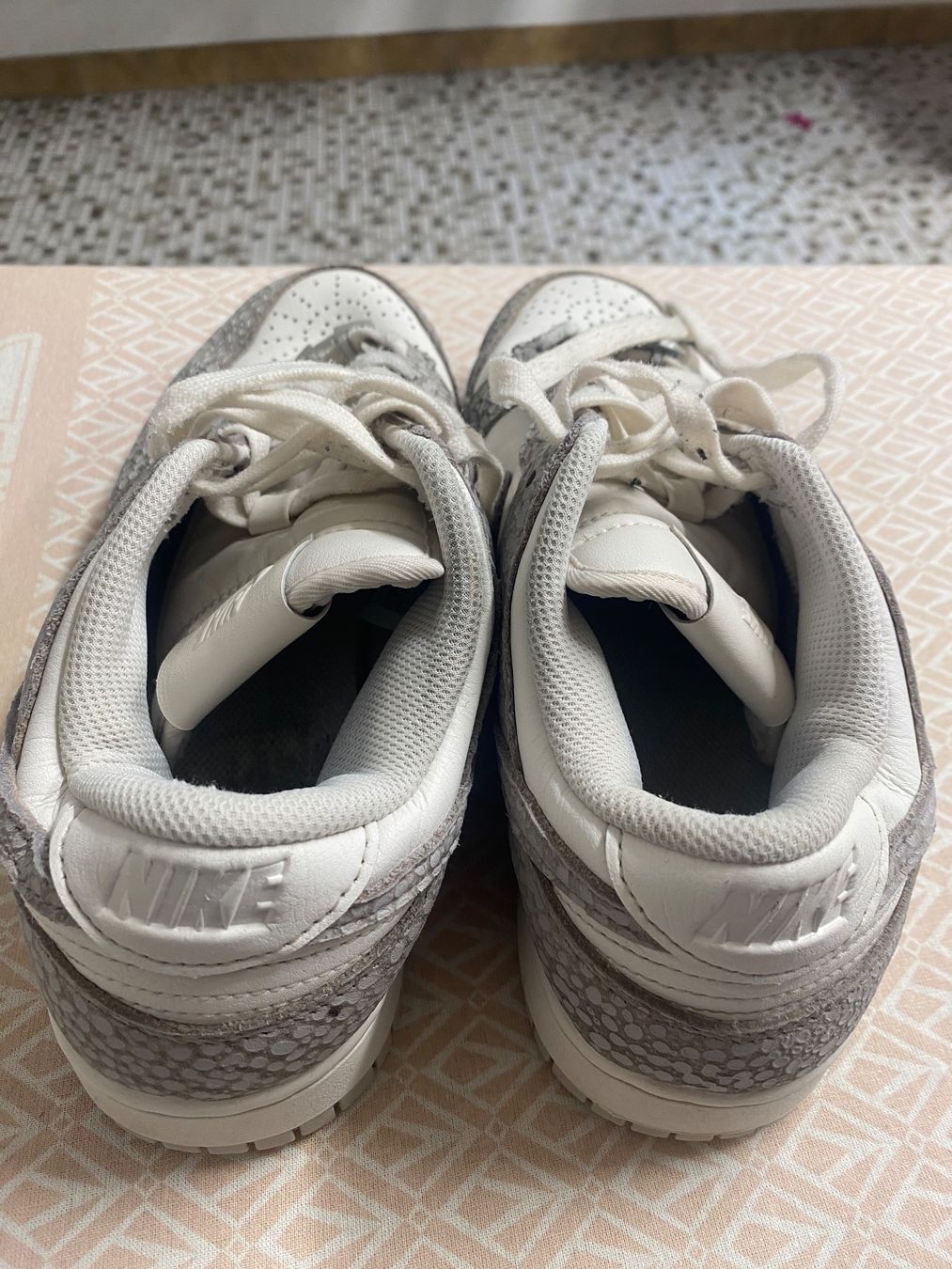Nike Herrenschuhe: Nike Dunk Low Grey Python gr 40 – Gebraucht aus steinen von  4