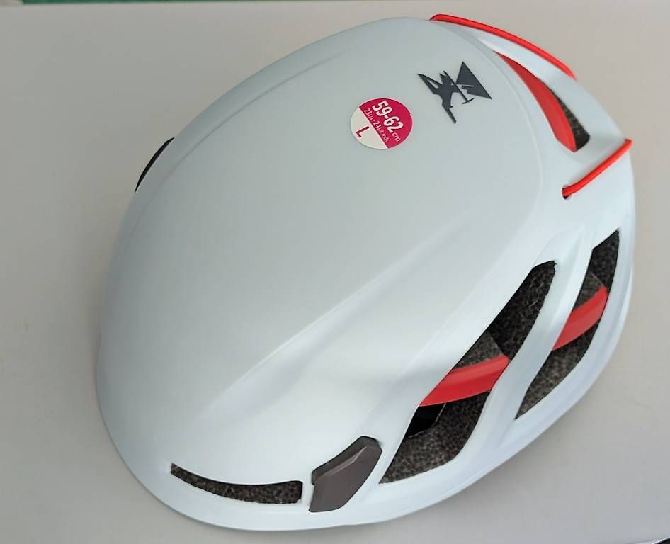 Caschi: Helm zum Klettern, Bergsteigen oder Skitouren – Nuovo (secondo la descrizione) da Chur venduto da himmel-blau 1