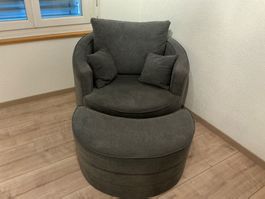 Runder Sessel mit Hocker grau