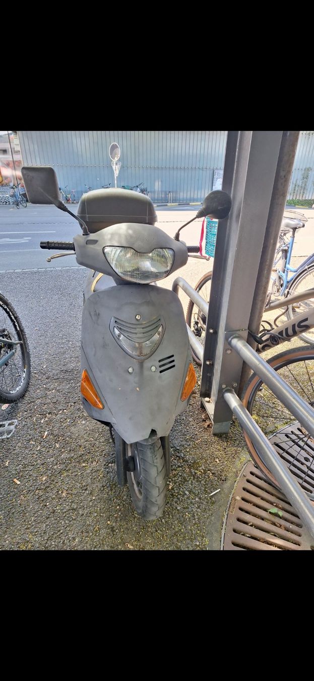 Suzuki Strada: Occasion Motorroller Roller ab MFK Topcase Inklusive! – Difettoso da Gwatt (Thun) venduto da Enna86