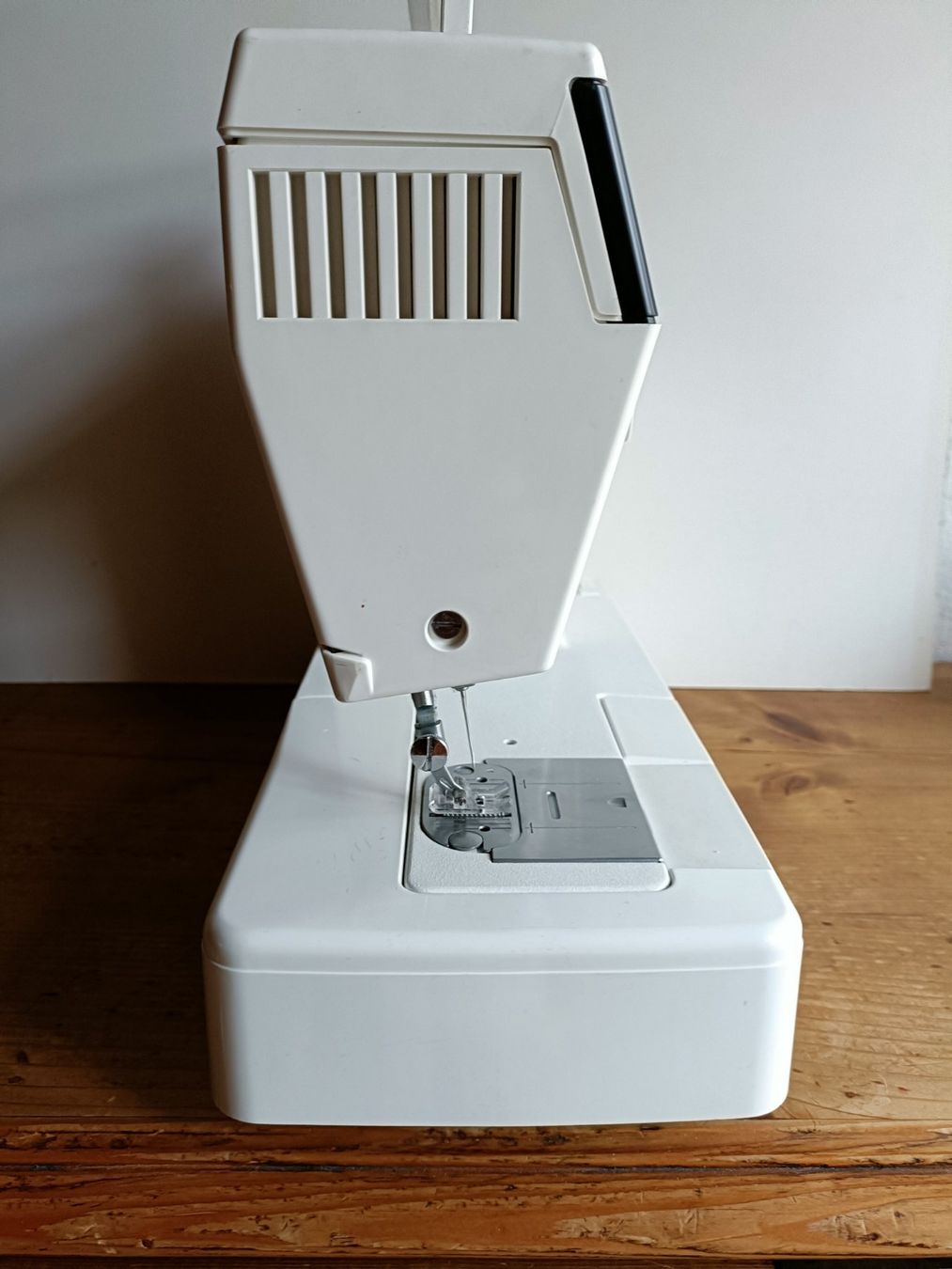 Singer Macchine da cucire: Singer Nähmaschine, Mode, Modell 9020 – Usato da Embrach venduto da Illingen13 5