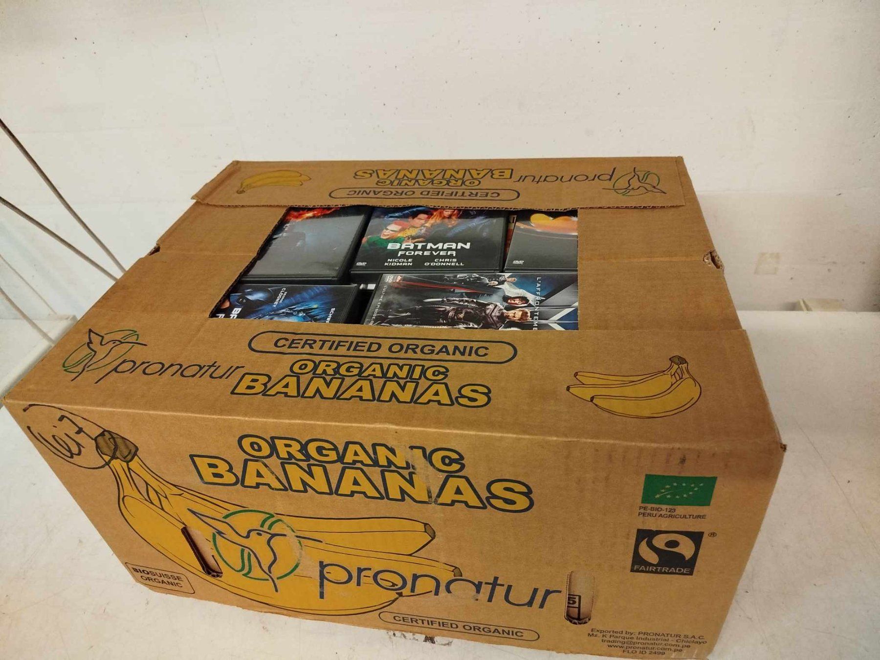 Tous les DVDs: 92 DVD - 1 carton – D'occasion à La Chaux-de-Fonds par Emmaus2300CDF