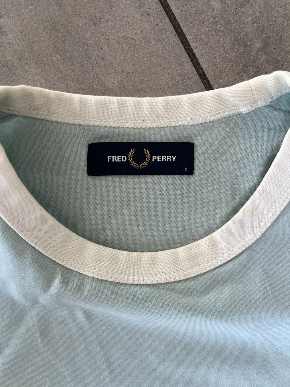 Fred Perry T-shirt: FRED PERRY T-Shirt Hellblau – Usato da Otelfingen venduto da Denis_ZH 3