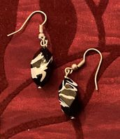 Boucles d'oreilles fantaisie noir et blanc état neuf