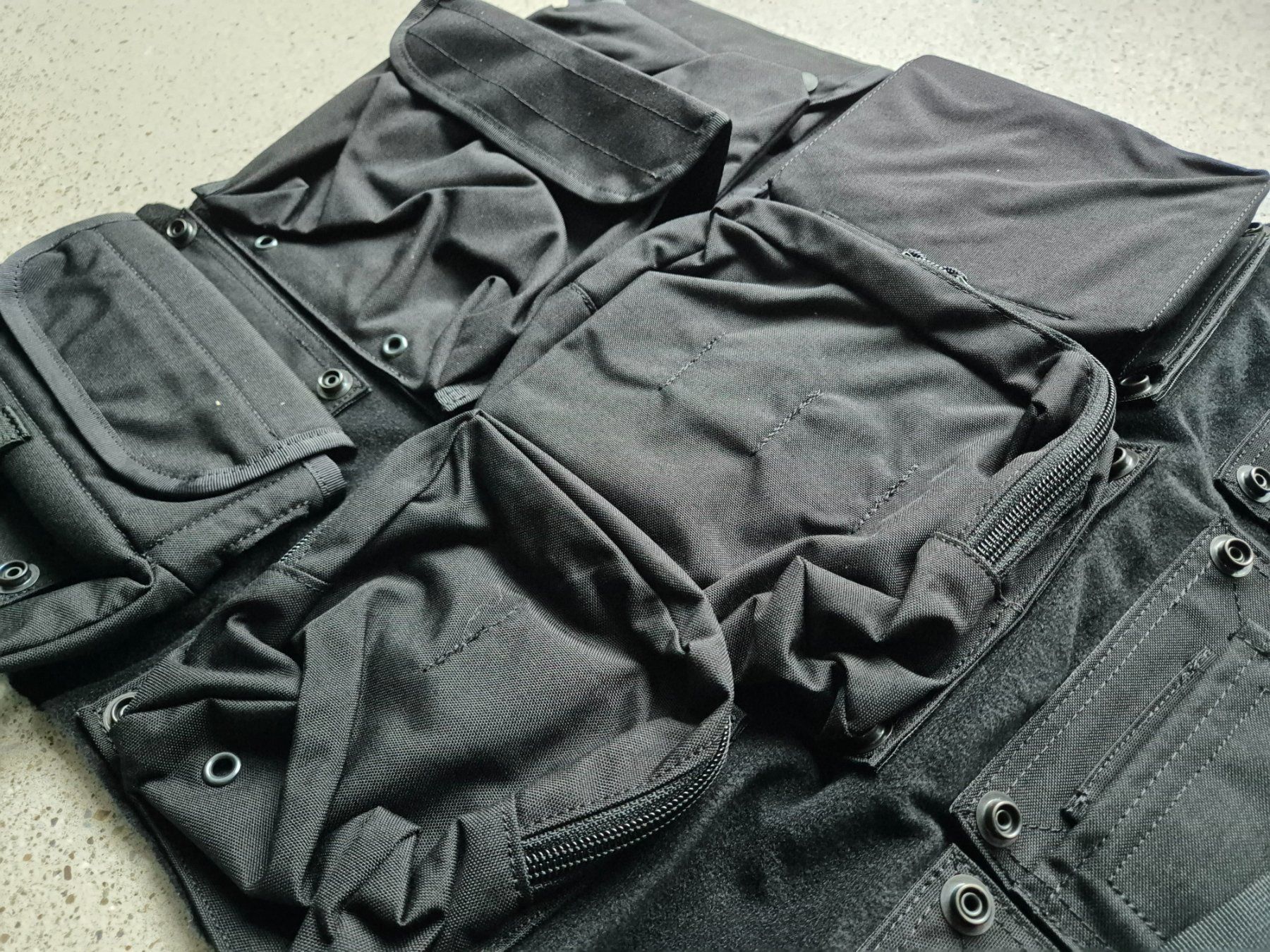 Schweizer Armee Uniformi: ** Original Einsatzweste 04 MP Grenadier,Hundeführer ** – Nuovo e nell'imballaggio originale da Riedholz venduto da fr_sIruP 6