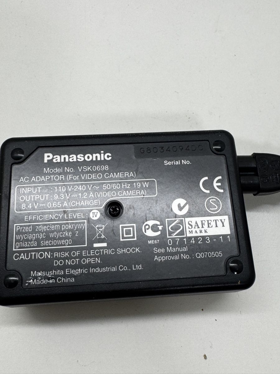 Laufwerke & Adapter: Panasonic AC Adapter VSK0698 for Video Camera – Gebraucht aus Schlieren von Eldi84 1