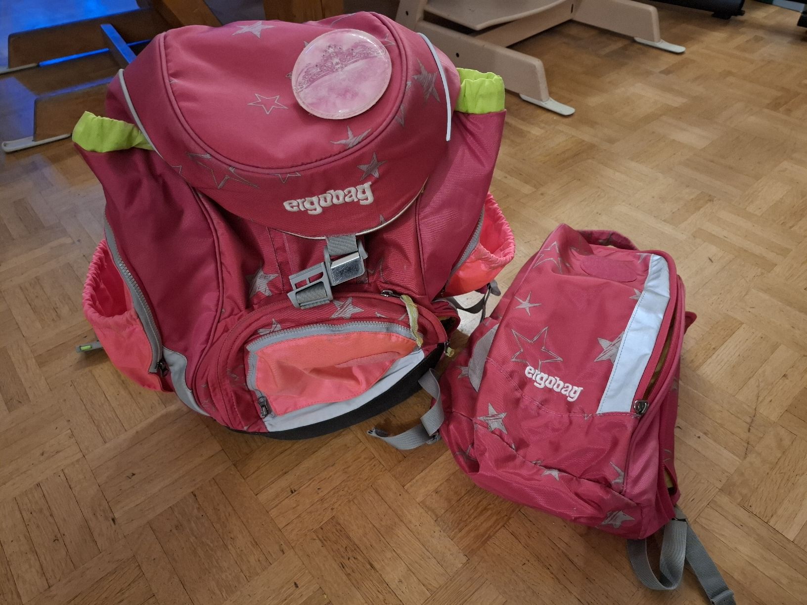Ergobag Borse & Zaini: Ergobag Pack CinBärella Schulrucksack Set Pink mit Zubehör – Usato da Rombach venduto da Circlelove
