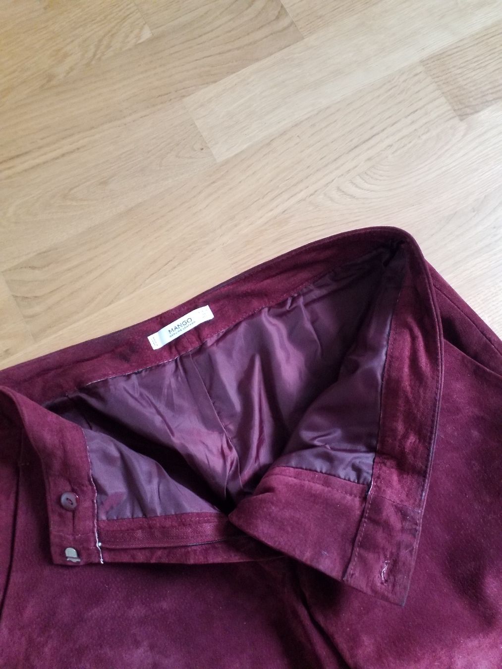 Mango Pantaloni: SUEDE TROUSERS Mango – Usato da Luzern venduto da _Lobster_ 6