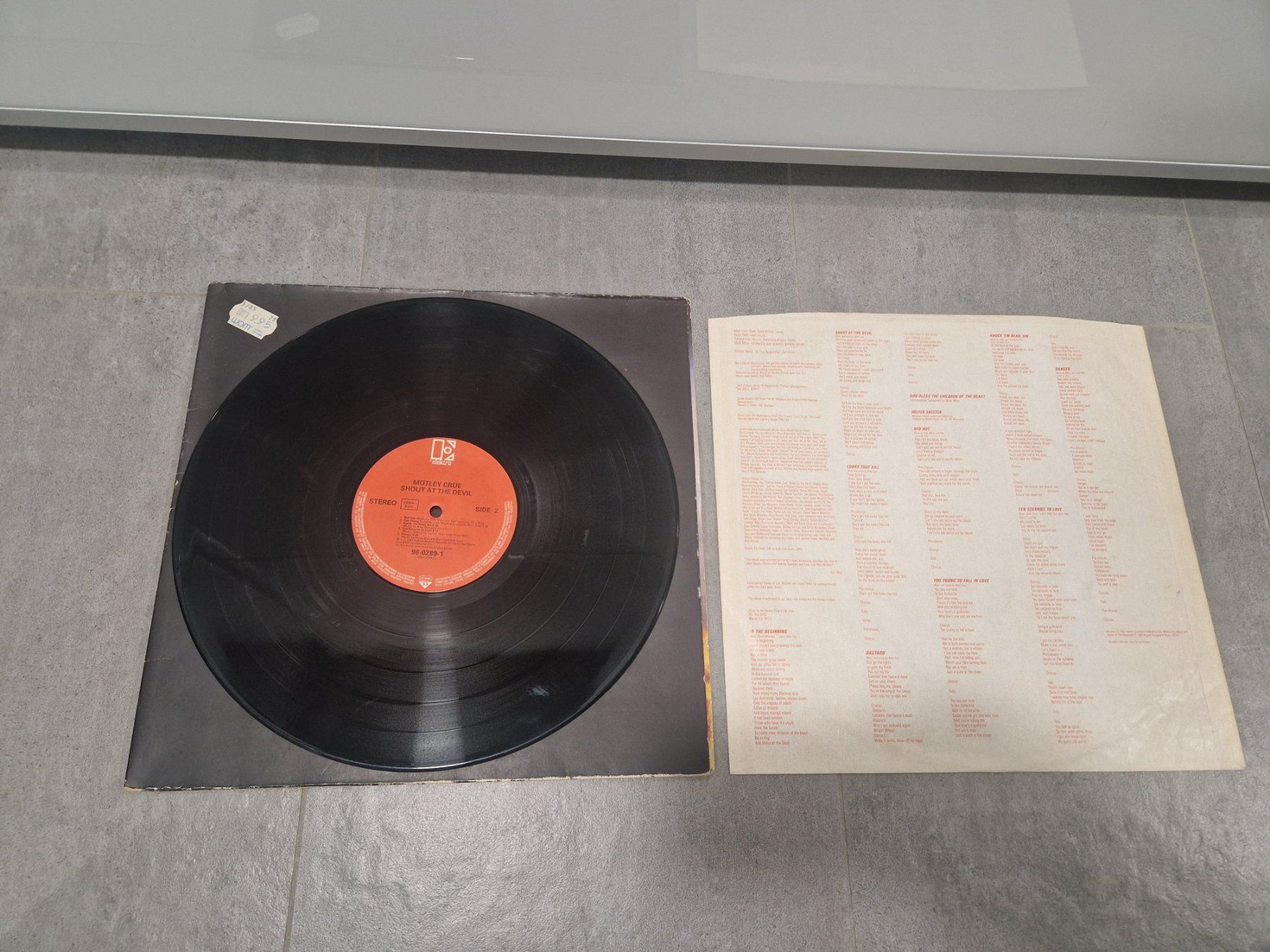 Dischi in vinile: Mötley Crüe LP - Shout At The Devil – Usato da Stetten SH venduto da ExtremMIB 6