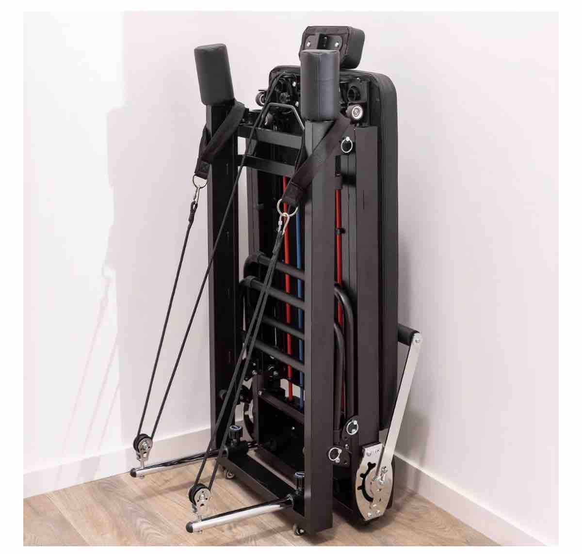 Pilates Reformer Heimtrainer schwarz neuwertig (Neuf (Voir description ...