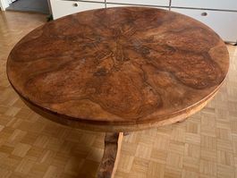 Tisch rund aus Massivholz (furniert)