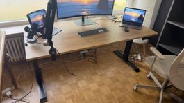 Büroeinrichtung – höhenver. Schreibtisch, Aktenschrank & Reg