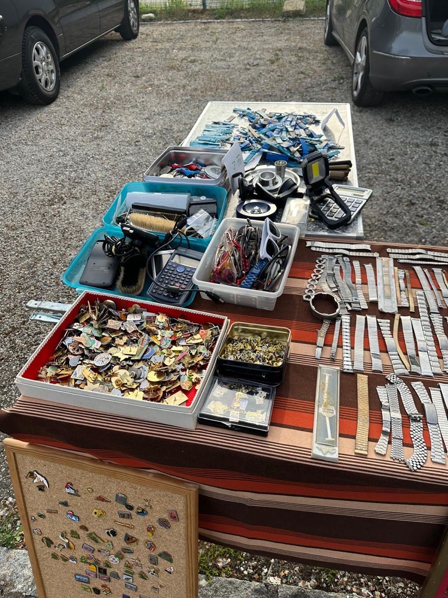 Tutti gli attrezzi: Alle Ware auf dem Flohmarktstand – Usato da Münchenstein venduto da Furki22 6