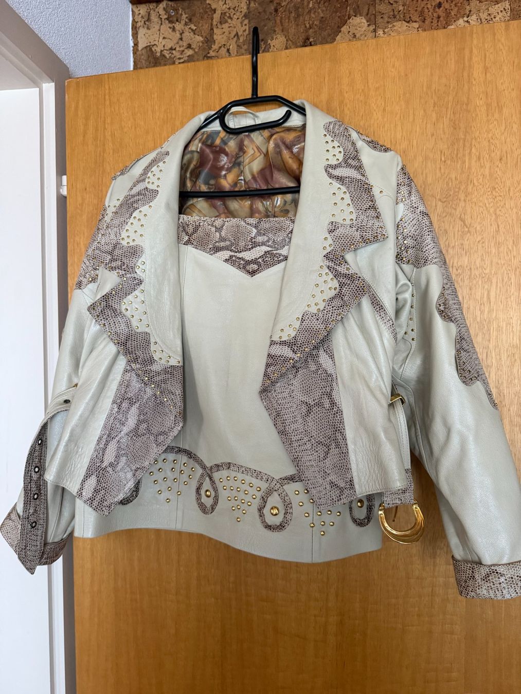 Costumes: Lederjacke und Jupe Damen Leder – Neuf (Voir description) à Brunnenthal par Eco07