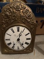 Antiker Uhrwerk Messinggehaeuse Louis Jaccard Pendel mit Glo