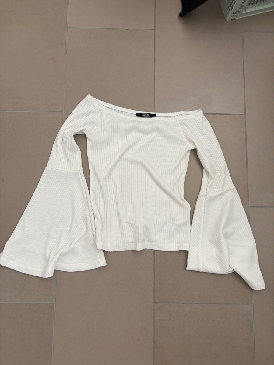 Maglioni & Felpe: Pullover mit grossen Ärmel weiss BIKBOK S – Nuovo (secondo la descrizione) da Zürich venduto da BKana
