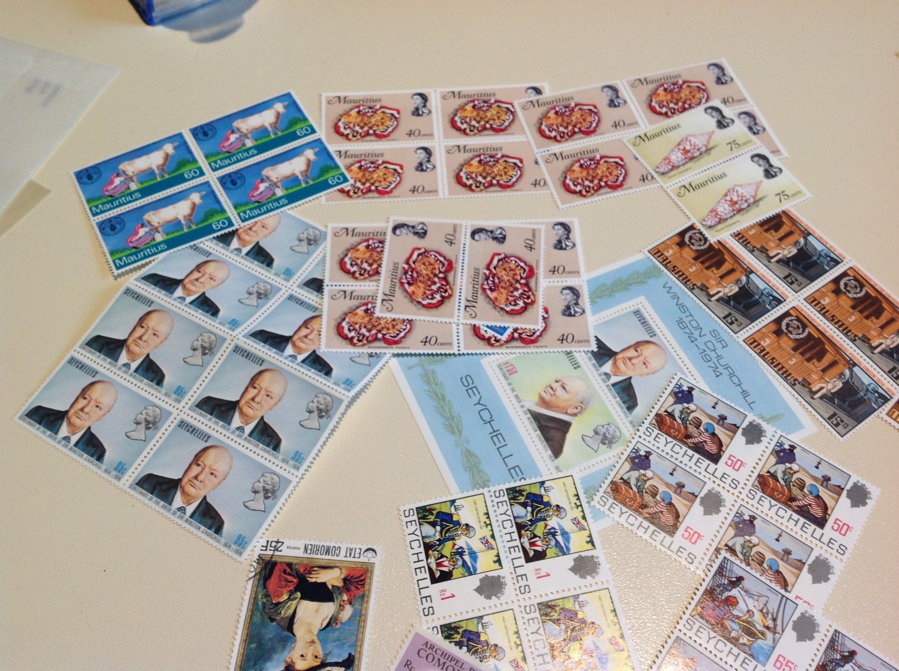 Tutti i francobolli: Lot  Briefmarke - timbre seychelles - Mauritius - commore – Usato da Vuiteboeuf venduto da broticaire 2