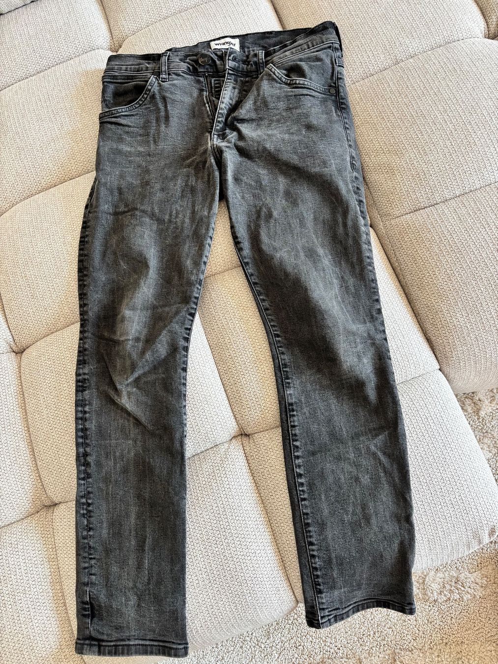 Jeans: Jeans noir Homme taille S-M – D'occasion à Bulle par lfr_gfx8