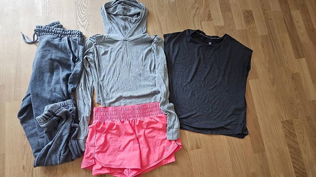 Nike Lotti di vestiti: Winter- und Sportkleider XS-S – Usato da Thun venduto da ninuschga 2