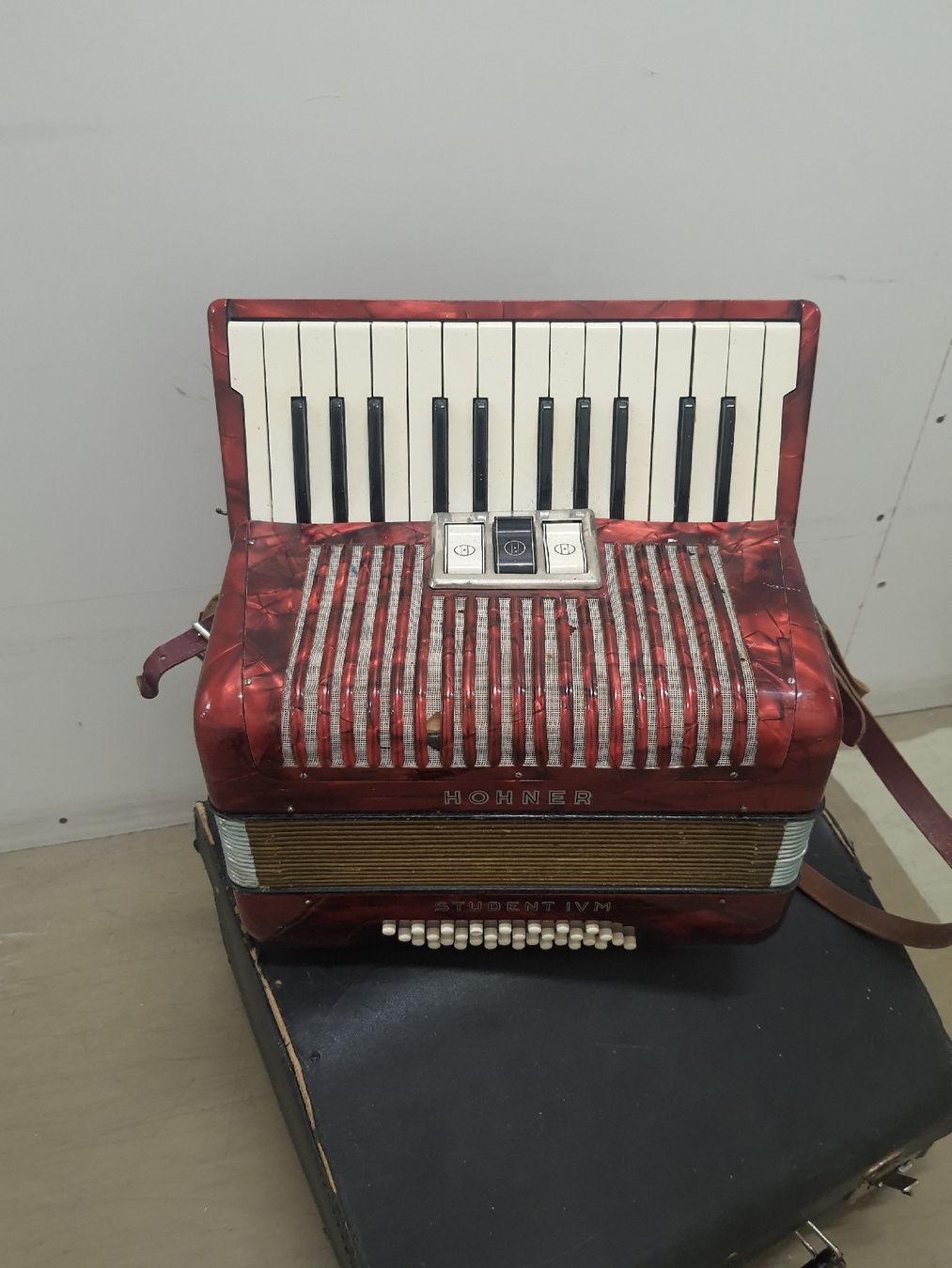 Hohner Strumenti musicali: accordéon hohner à piano – Usato da Pont-de-la-Morge venduto da Mirabelle0 3