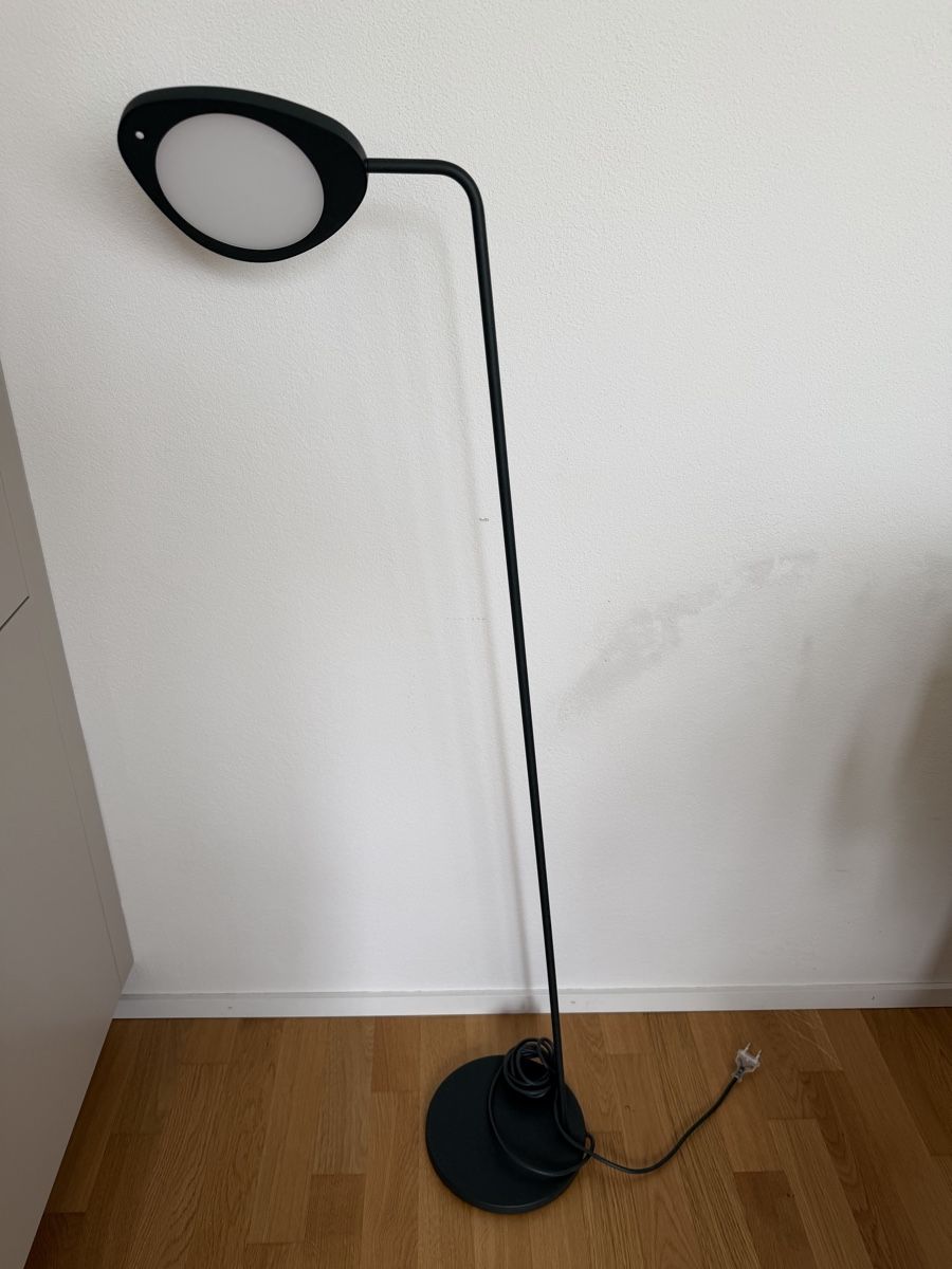 Muuto Lampade: Muuto Stehlampe leaf, grün – Usato da Killwangen venduto da Mariposa1379 1