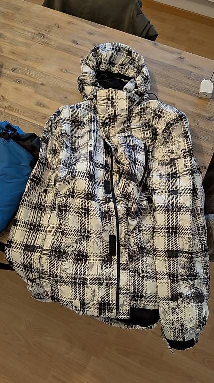 Giacche: Skijacke, Winterjacke Grösse L – Usato da Birmenstorf AG venduto da san_7w9c