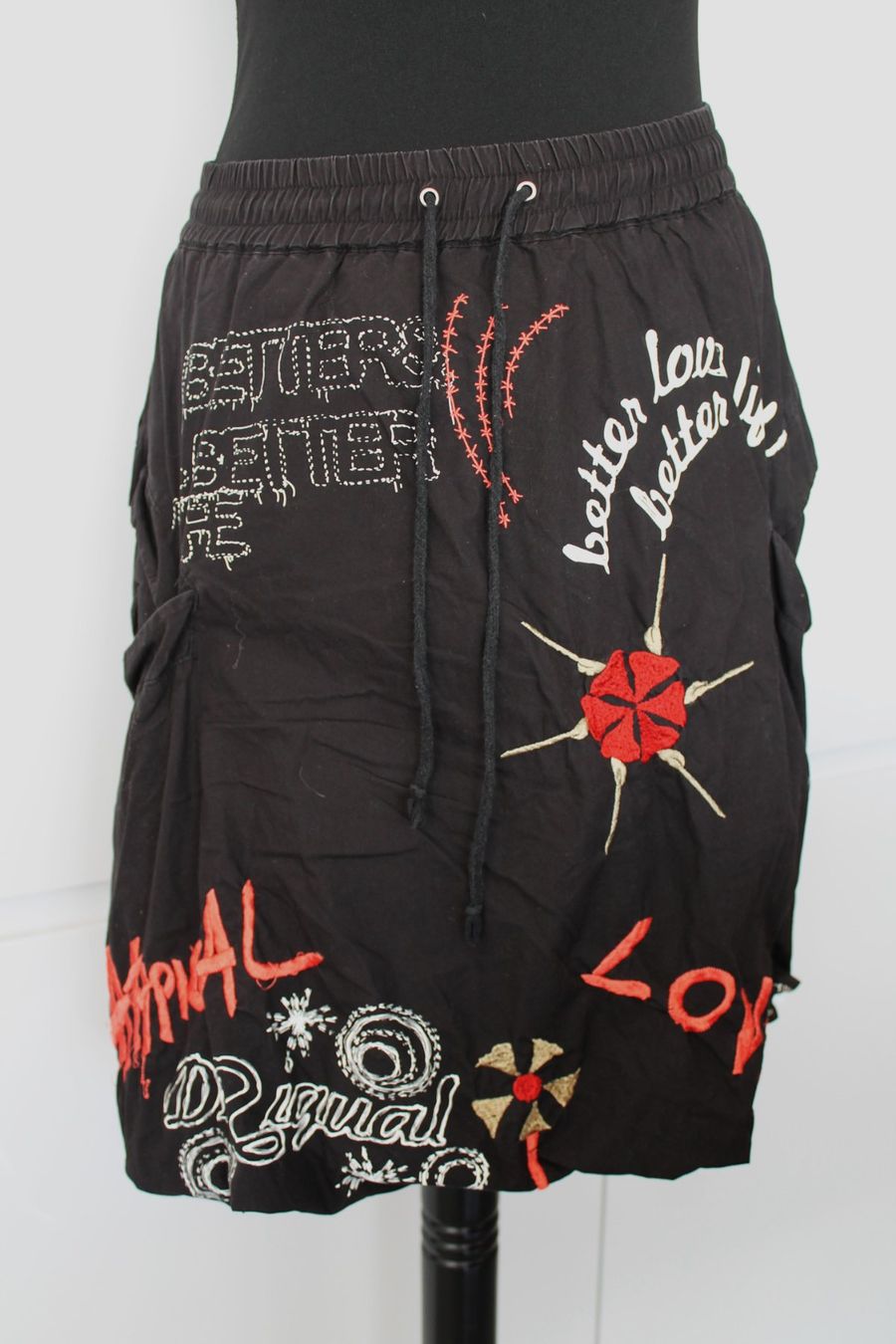 Desigual Gonne: Jupe ballon DESIGUAL taille S – Usato da Chez-le-Bart venduto da jasse