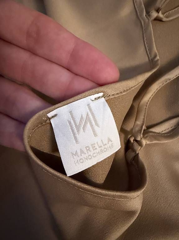Marella Top: Canottiera di seta Marella – Usato da Comano venduto da federicam 2