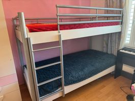 Etagenbett der Marke Hasena