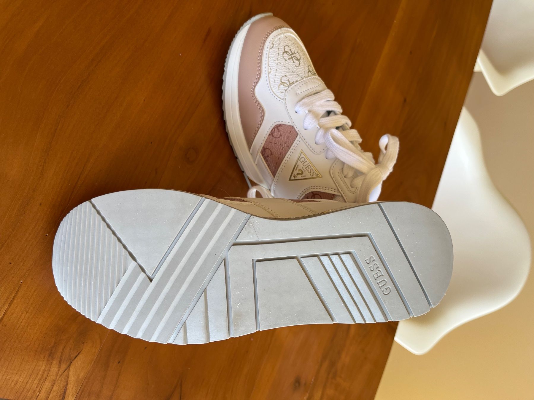Guess Damenschuhe: GUESS Sneakers Gr. 37 – Neu (gemäss Beschreibung) aus Schaffhausen von nostalgie9 4
