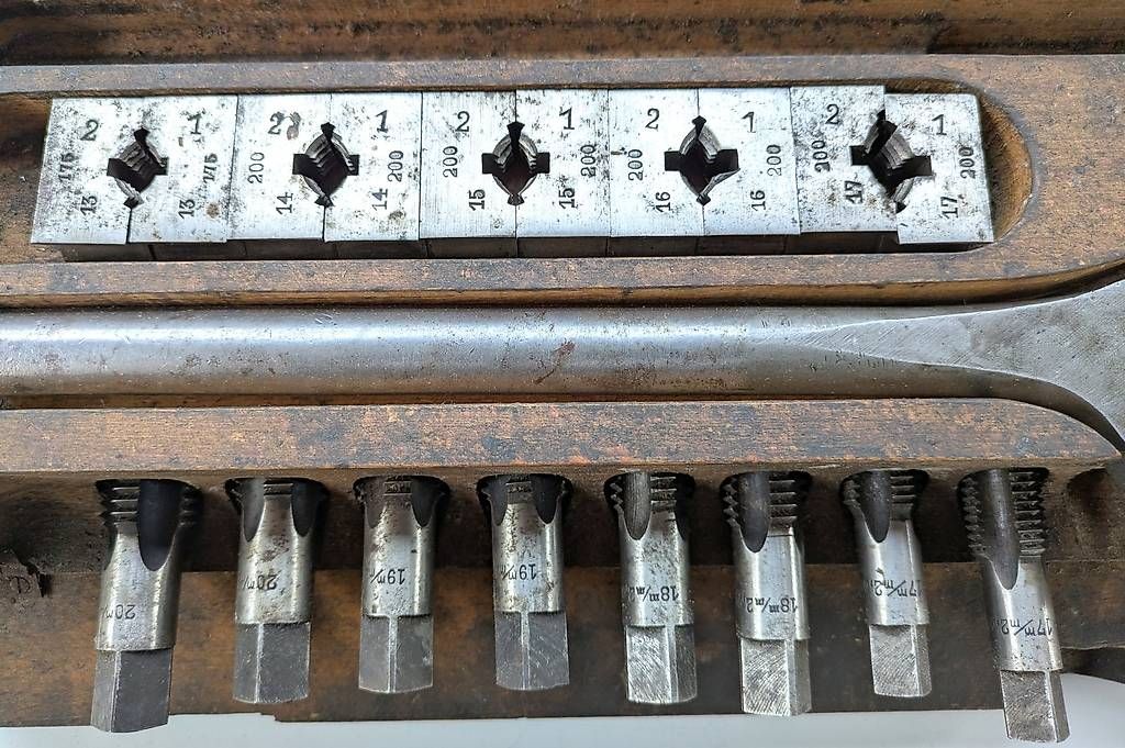 Tutti gli attrezzi: Gewindeschneideset Metrisch – Usato da Bösingen venduto da Geybi 3