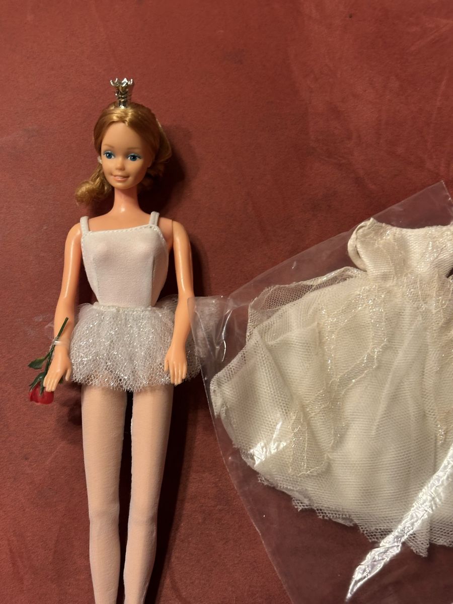 Bambole: Barbies Ballerina 1983 mit Extrakleid – Usato da Herbriggen venduto da Sehrazade
