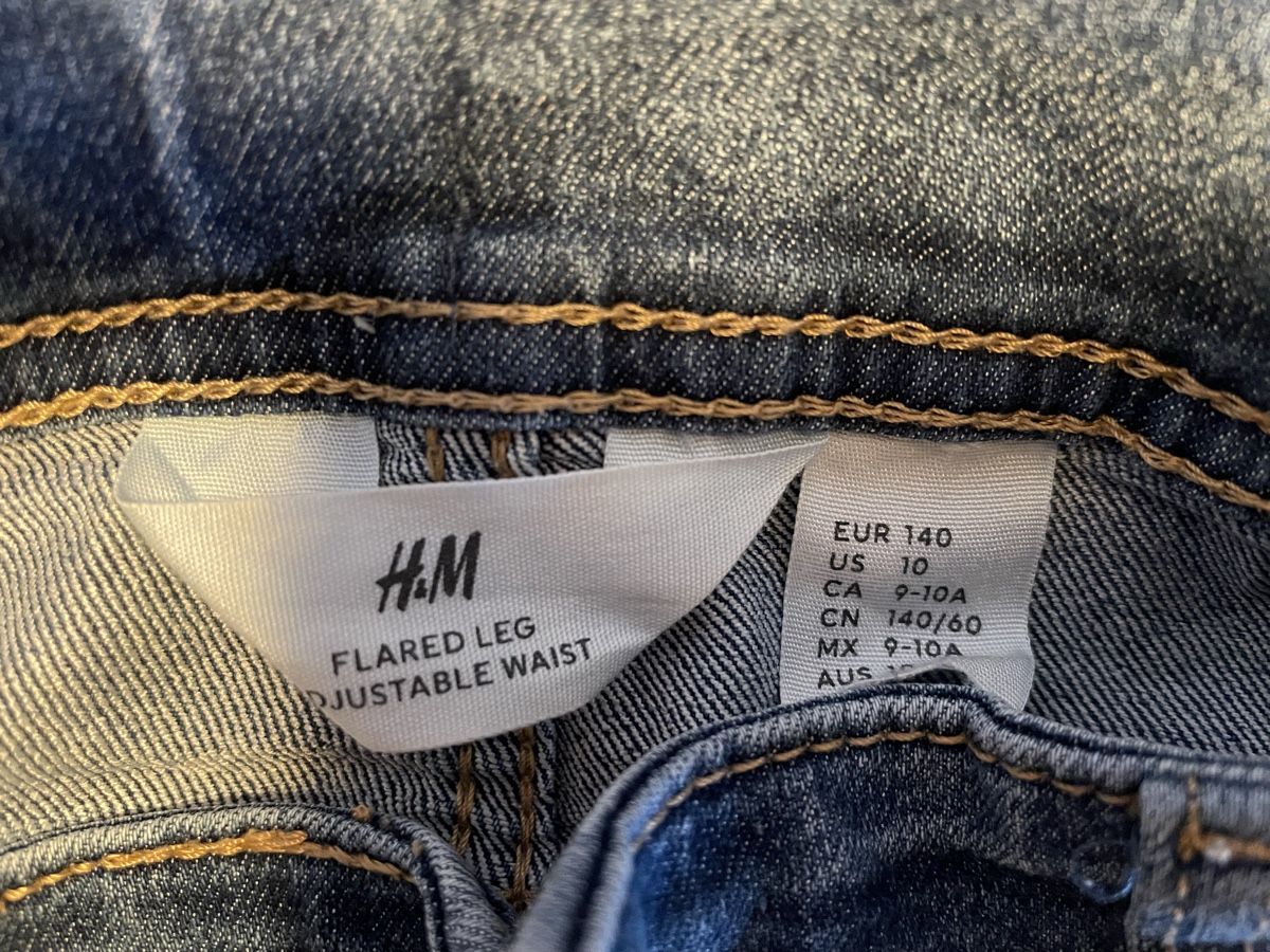 H&M Pantaloni: Jeans H&M Flared Leg Grösse 140 – Usato da Fehraltorf venduto da Nadja0205 2