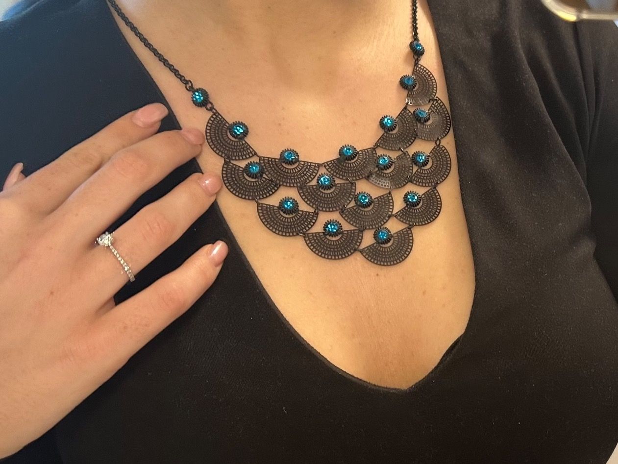 Catenine: Collier noir et bleu clair – Usato da Châtelaine venduto da nan_j75j