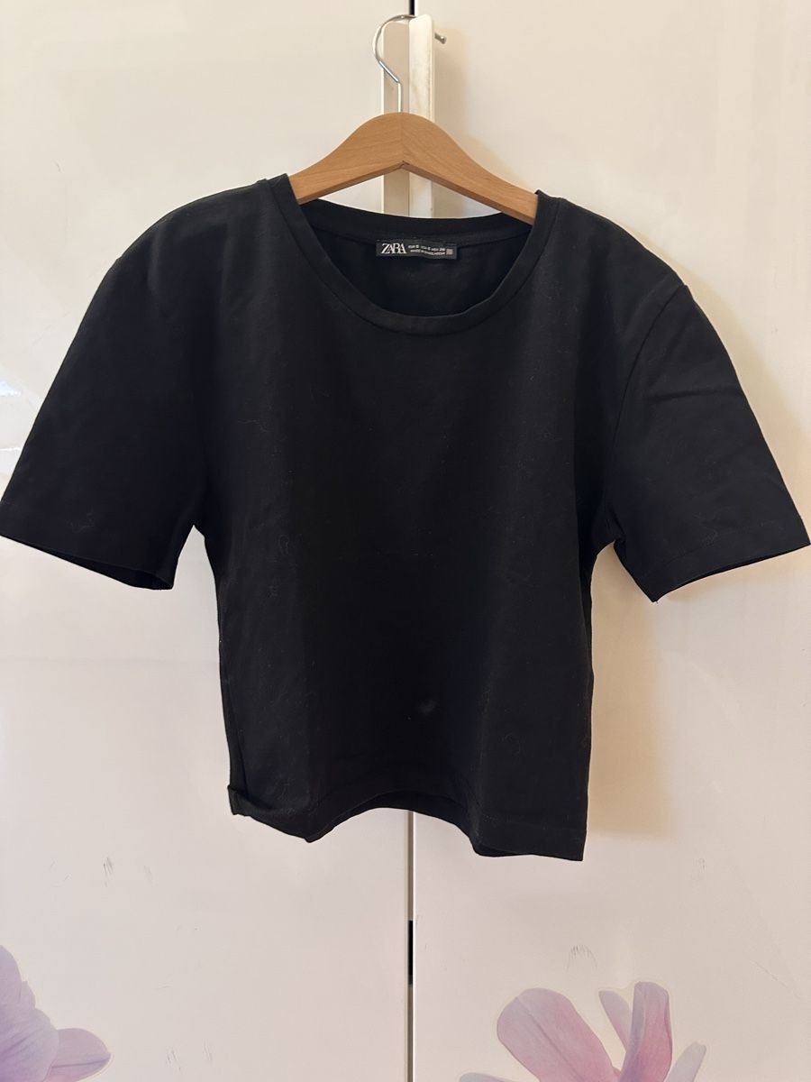 Zara Top: Schwarzes Zara T-Shirt, Grösse S - Basic, bauchfrei – Usato da Boll venduto da naj_8w6f