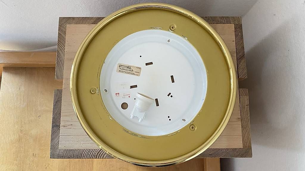 Lampes: Schlichte Lampe mit Messingring und Opalglas – D'occasion à Urdorf par Resumasa 1
