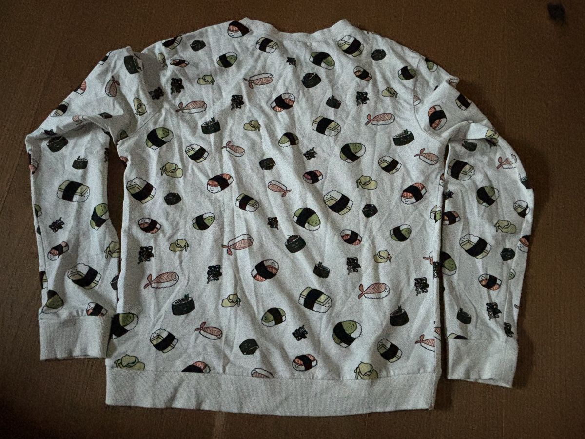 H&M Pullover & Sweatshirts: Damen Pullover Sushi Print  – Gebraucht aus Würenlos von Ashley24 2