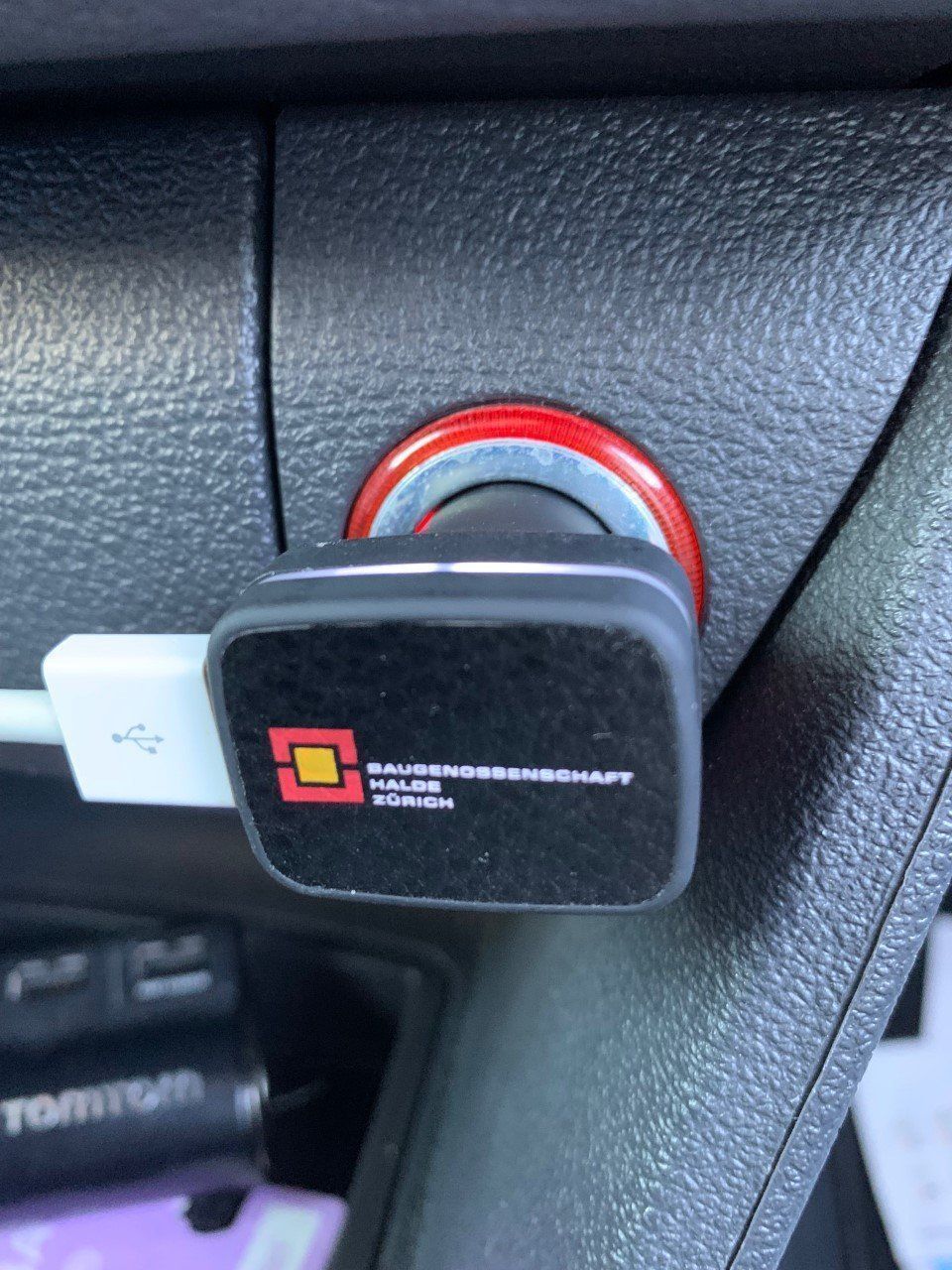Laufwerke & Adapter: Doppel-USB Car Charger - Auto Adapter – Gebraucht aus Emmen von newdeal1970 1