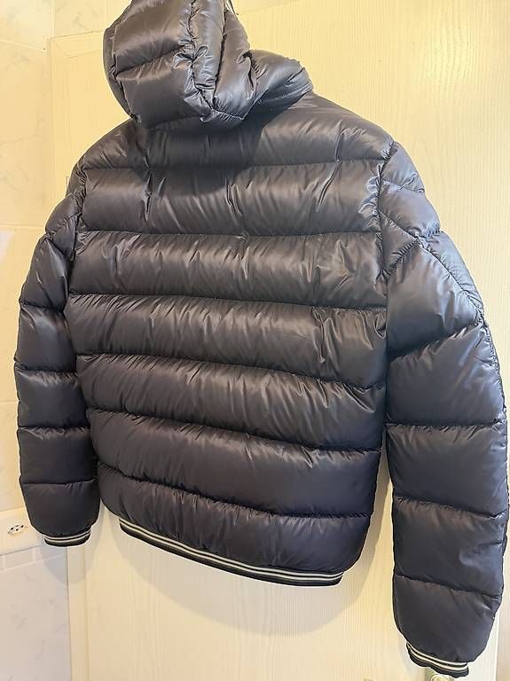 Moncler Giacche: Doudoune Moncler – Usato da Epalinges venduto da Forex.master 3