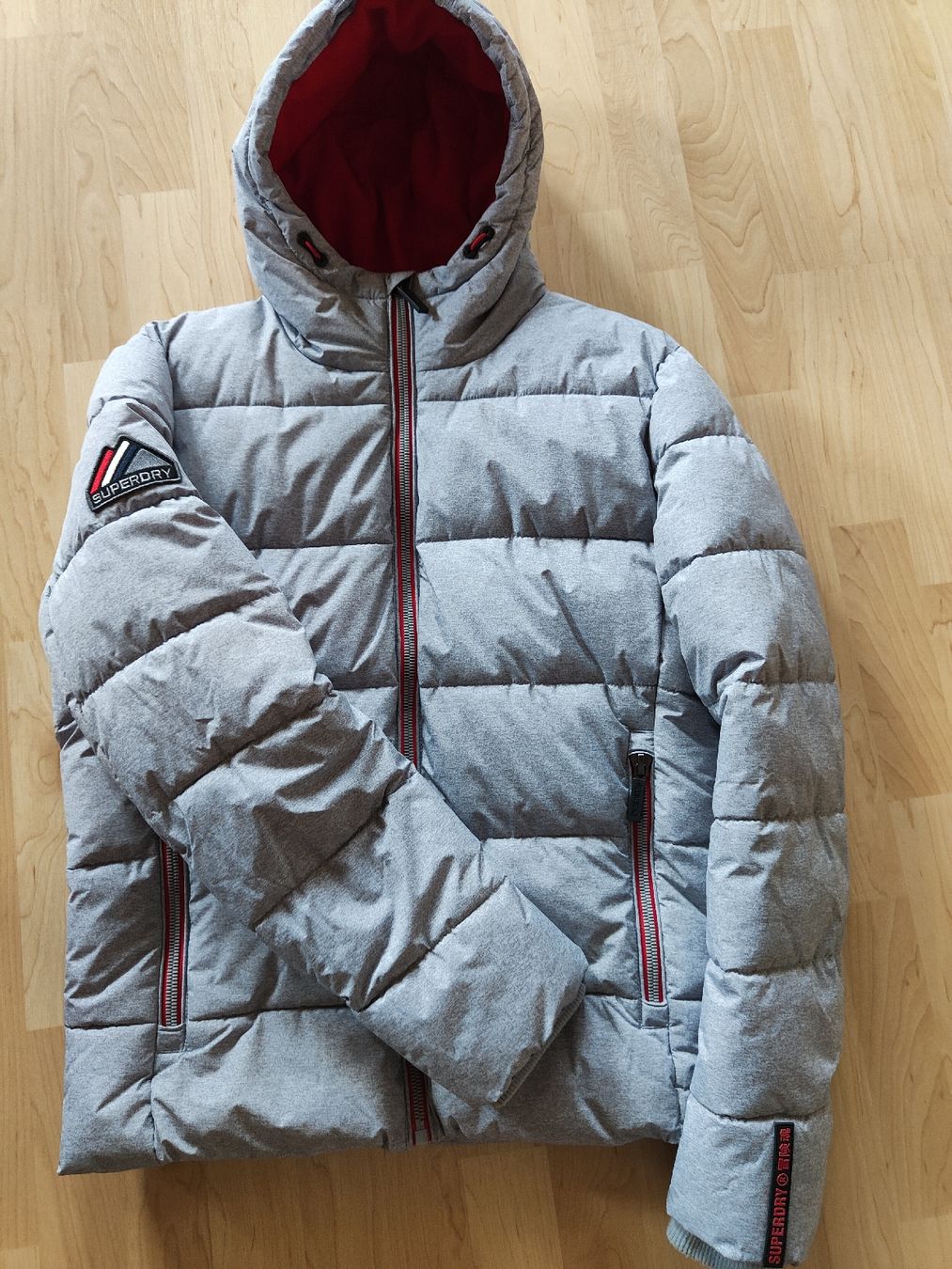 Superdry Giacche: Winterjacke Superdry, grau, Grösse S – Nuovo (secondo la descrizione) da Unterägeri venduto da Meikelbein