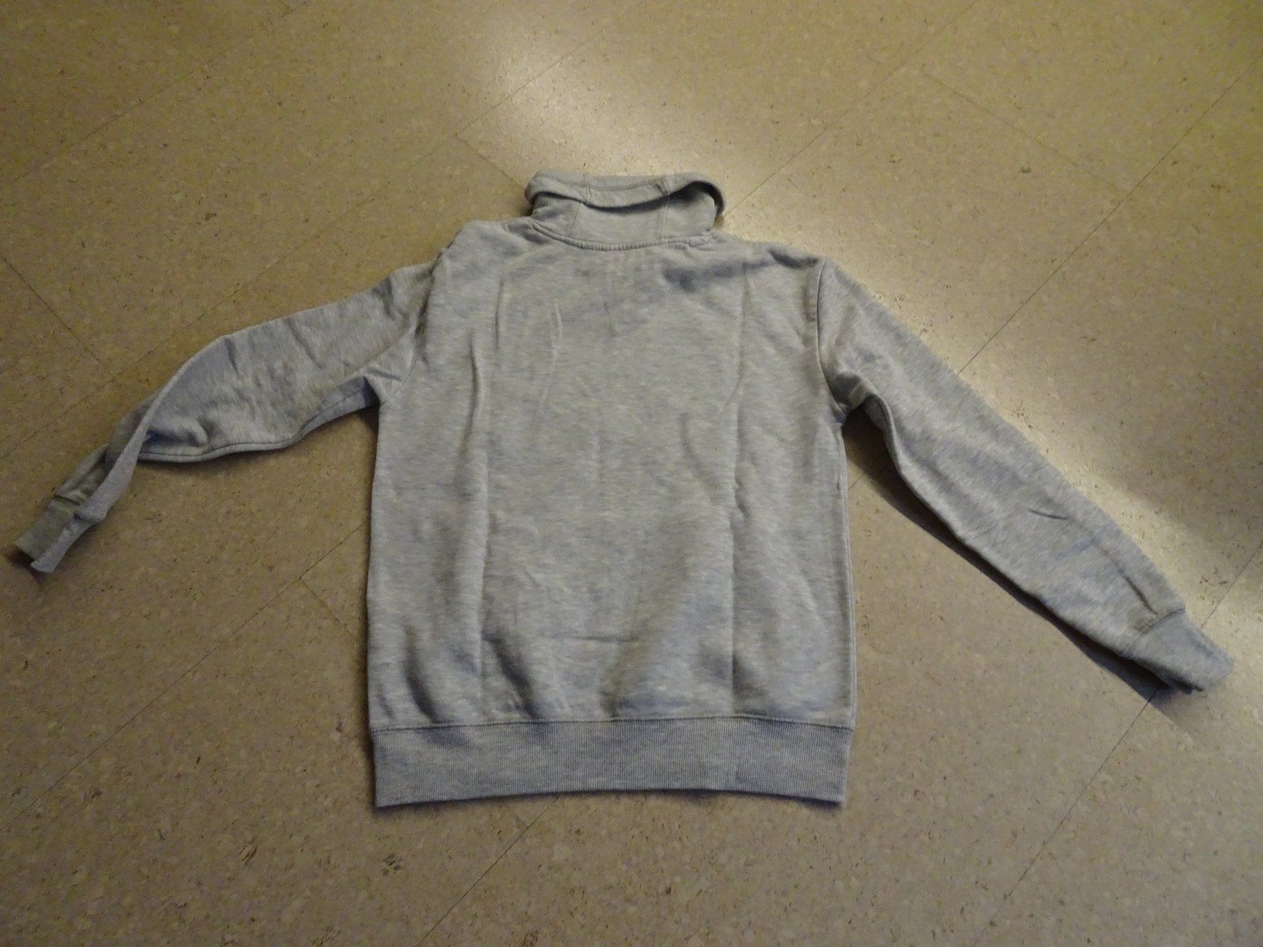 H&M Pulls & Sweat-shirts: Sweatshirt – D'occasion à Münchenbuchsee par Yothu 1