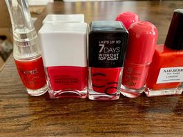 13x Nagellack rot / rosa / pink