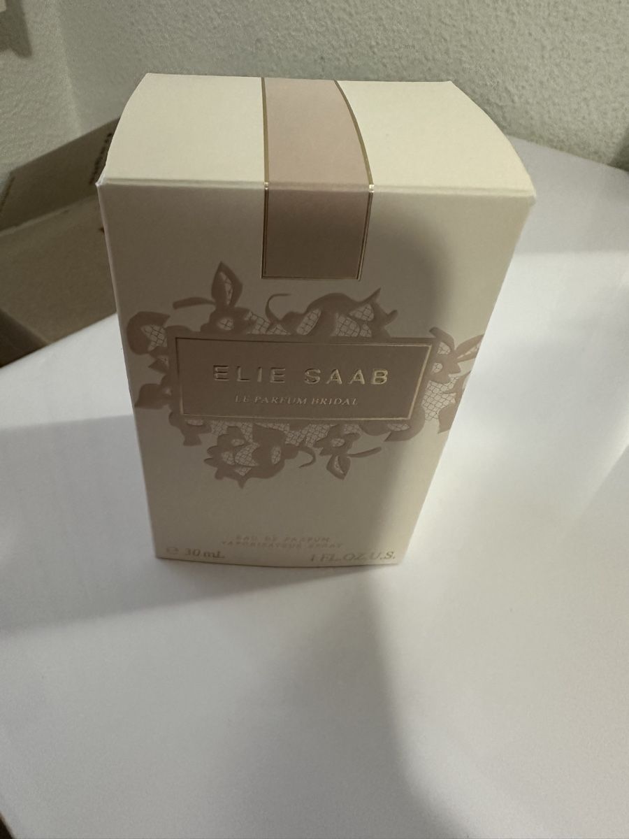 Elie Saab Profumi & Eau de Toilette: Elie Saab Eau de Parfum Orginal comme neuf – Nuovo (secondo la descrizione) da Biel/Bienne venduto da orange1 1